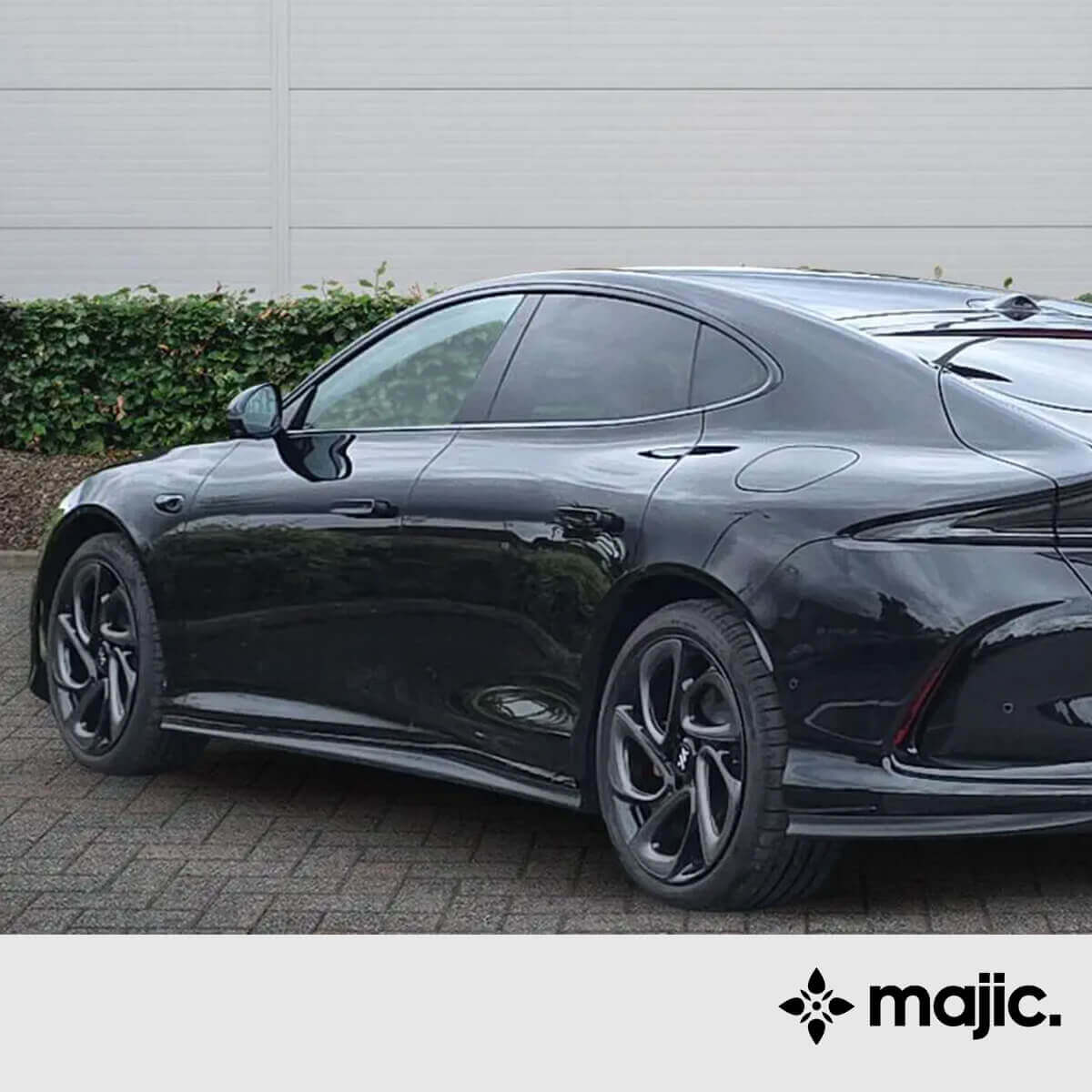 IM Motors Pearl Black / Cezanne Black (LRB)