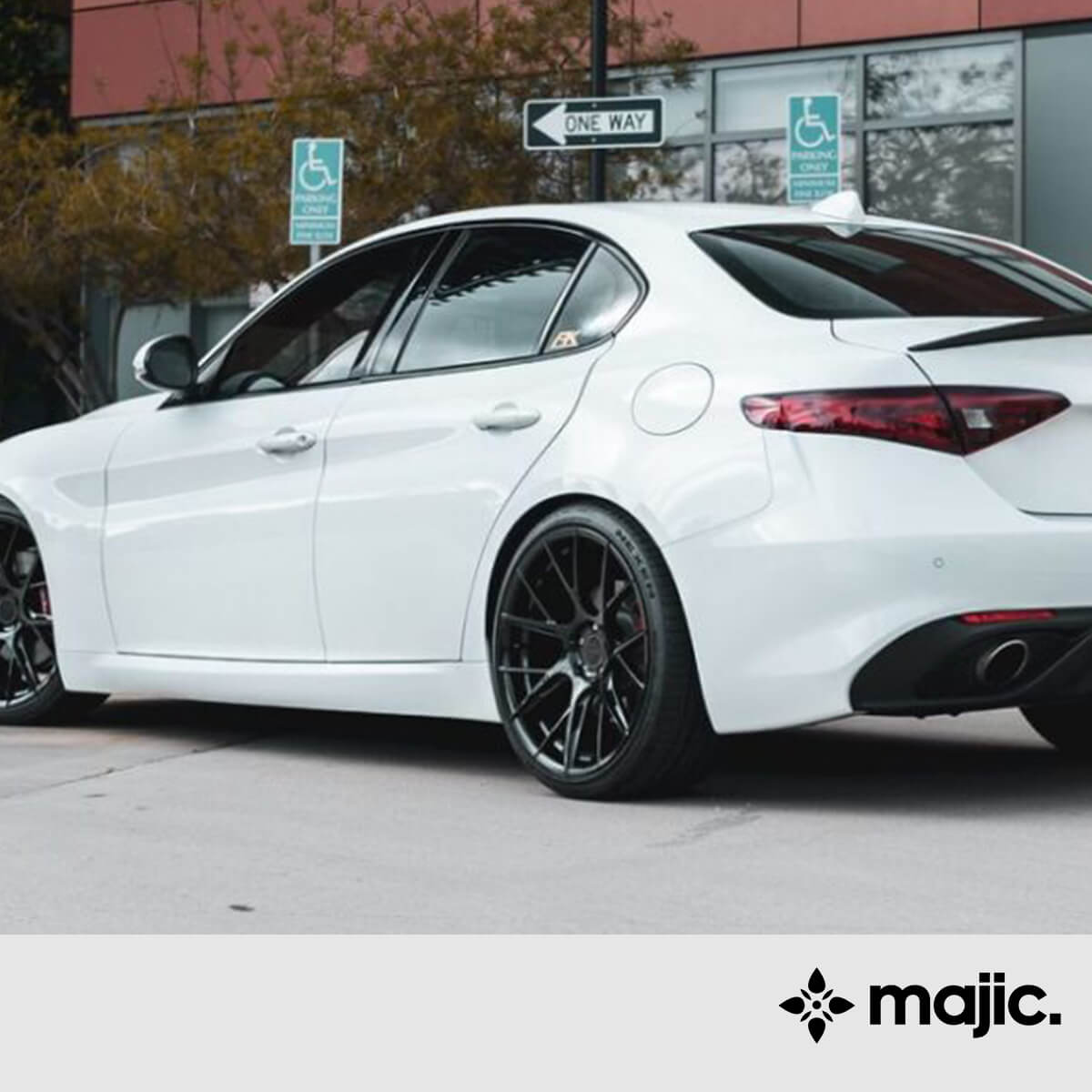 Alfa Romeo Blanc Banquise White Paint (240/C)