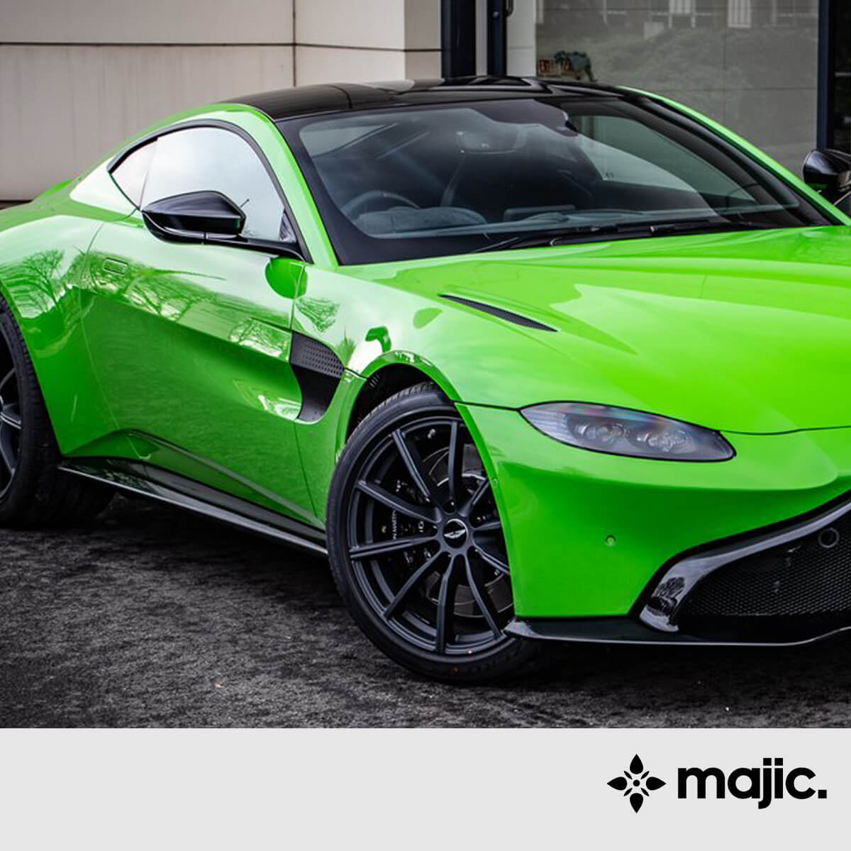 Aston Martin Kermit Green Paint (5095)