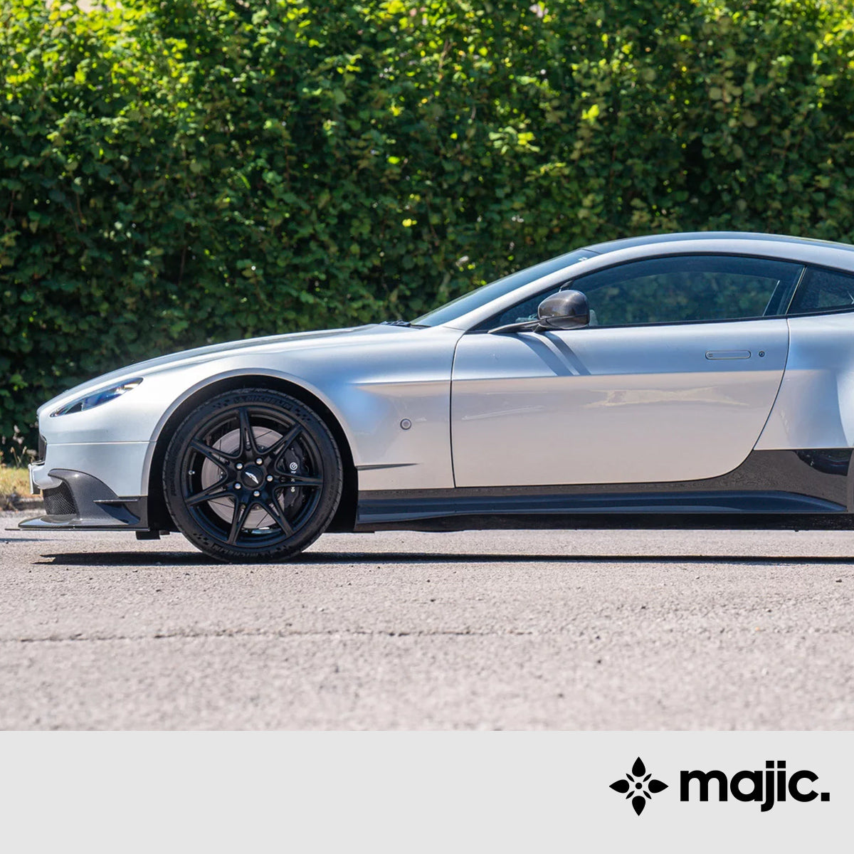 Aston Martin Lightning Silver Paint (1111)