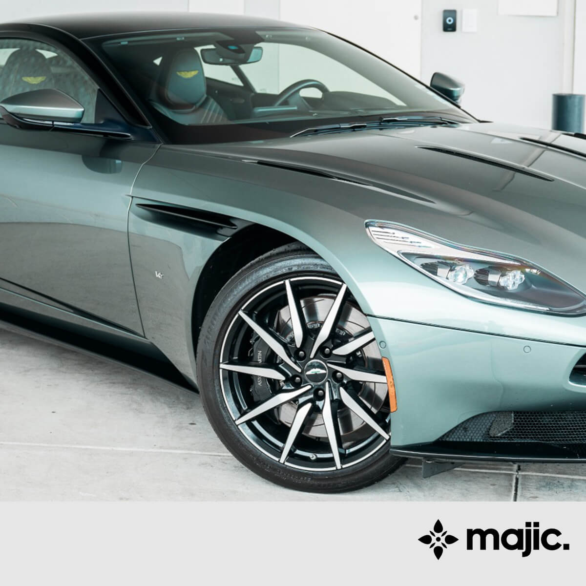 Aston Martin Stirling Green Paint (5183)