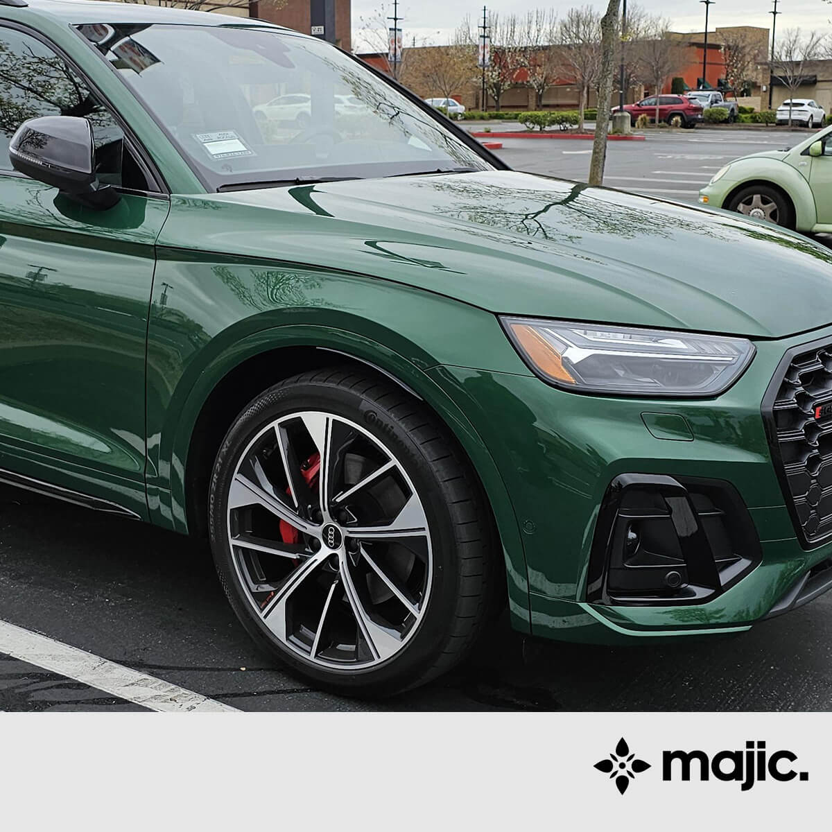 Audi Avocado Green Paint (LZ6R)