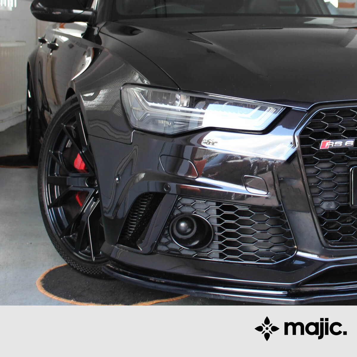 Audi Panther Black Paint (LZ9Z)