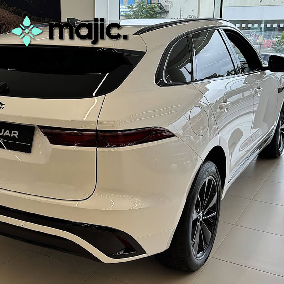 Jaguar Ostuni Pearl White Paint (NCZ)