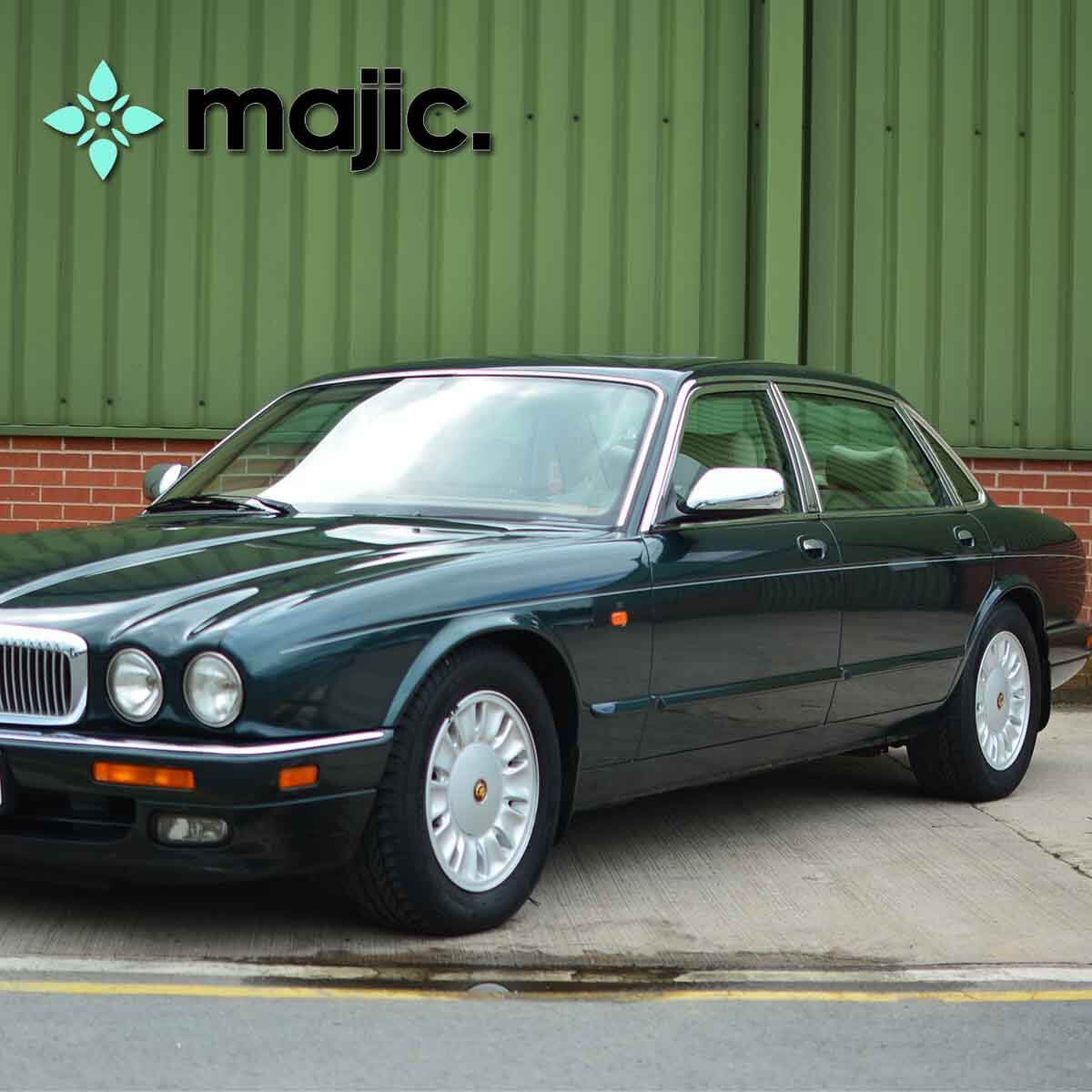 Jaguar Spruce Green Paint (HGL)