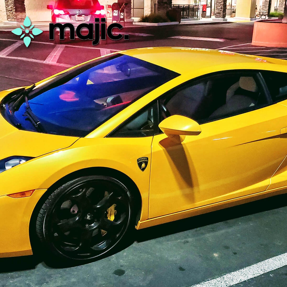 Lamborghini Giallo Midas, Midnightas Pearl Paint (L0G1)