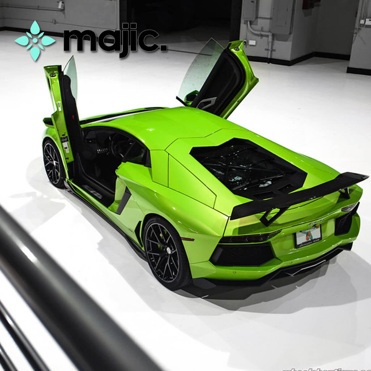 Lamborghini Verde Faunus Green Paint (LZ6E)