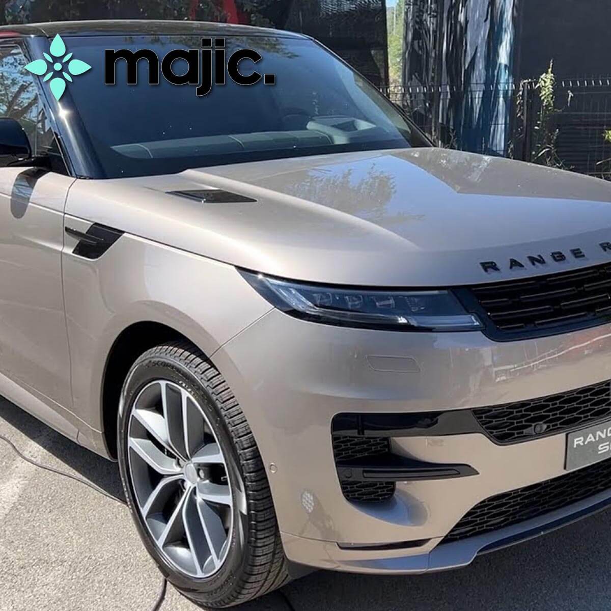 Land Rover Lantau Bronze Paint (1DP)