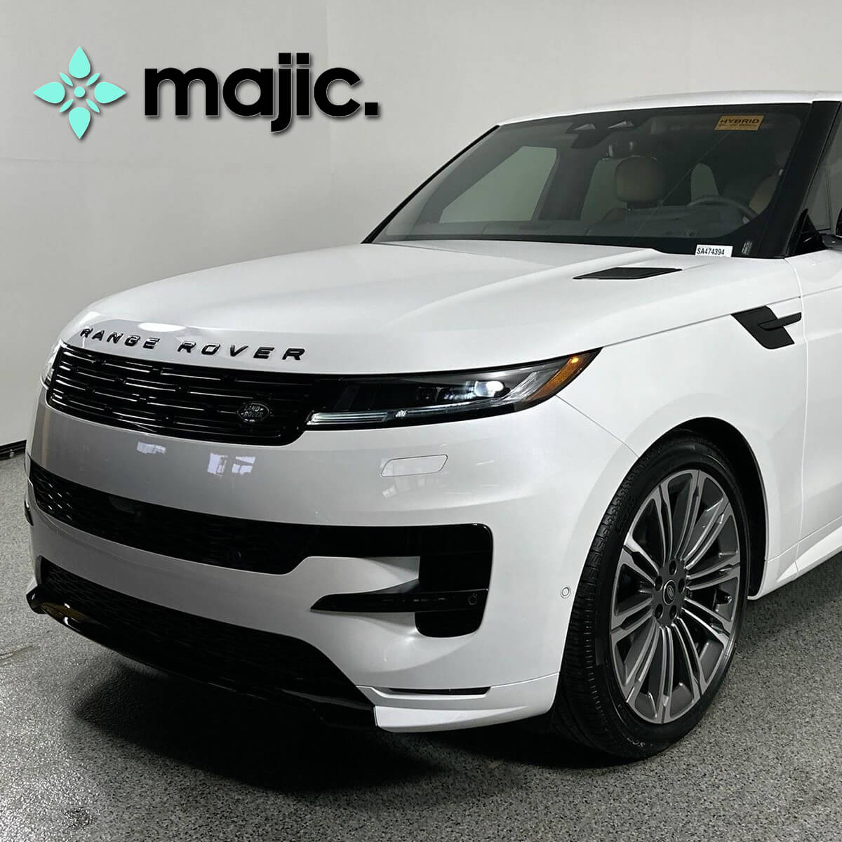 Land Rover Ostuni Pearl White Paint (1EJ)