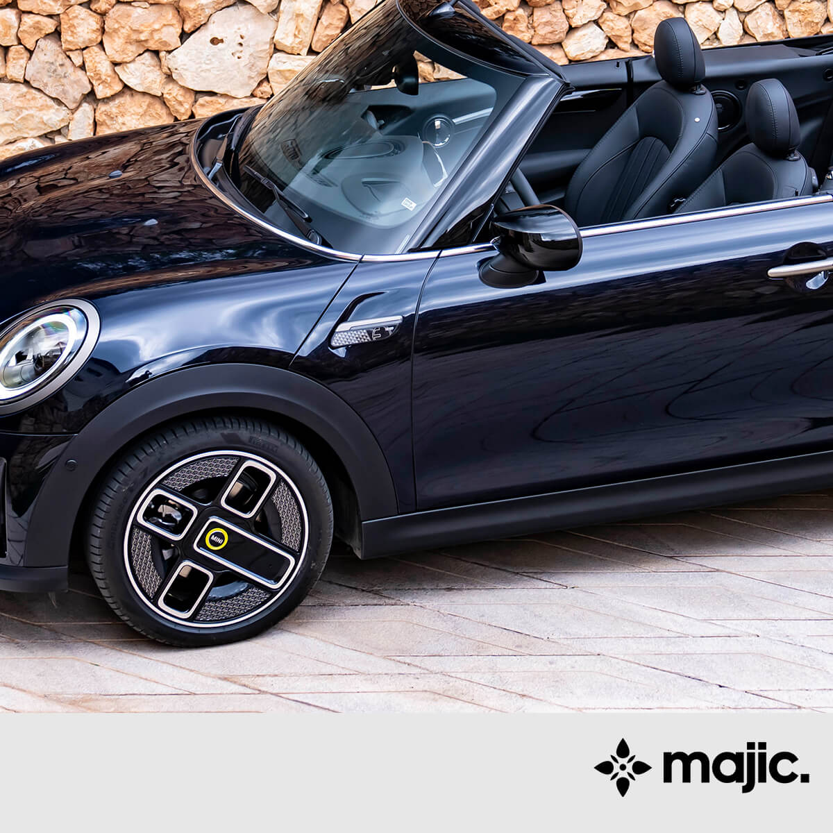 Mini Enigmatic Black Paint (C3Y)
