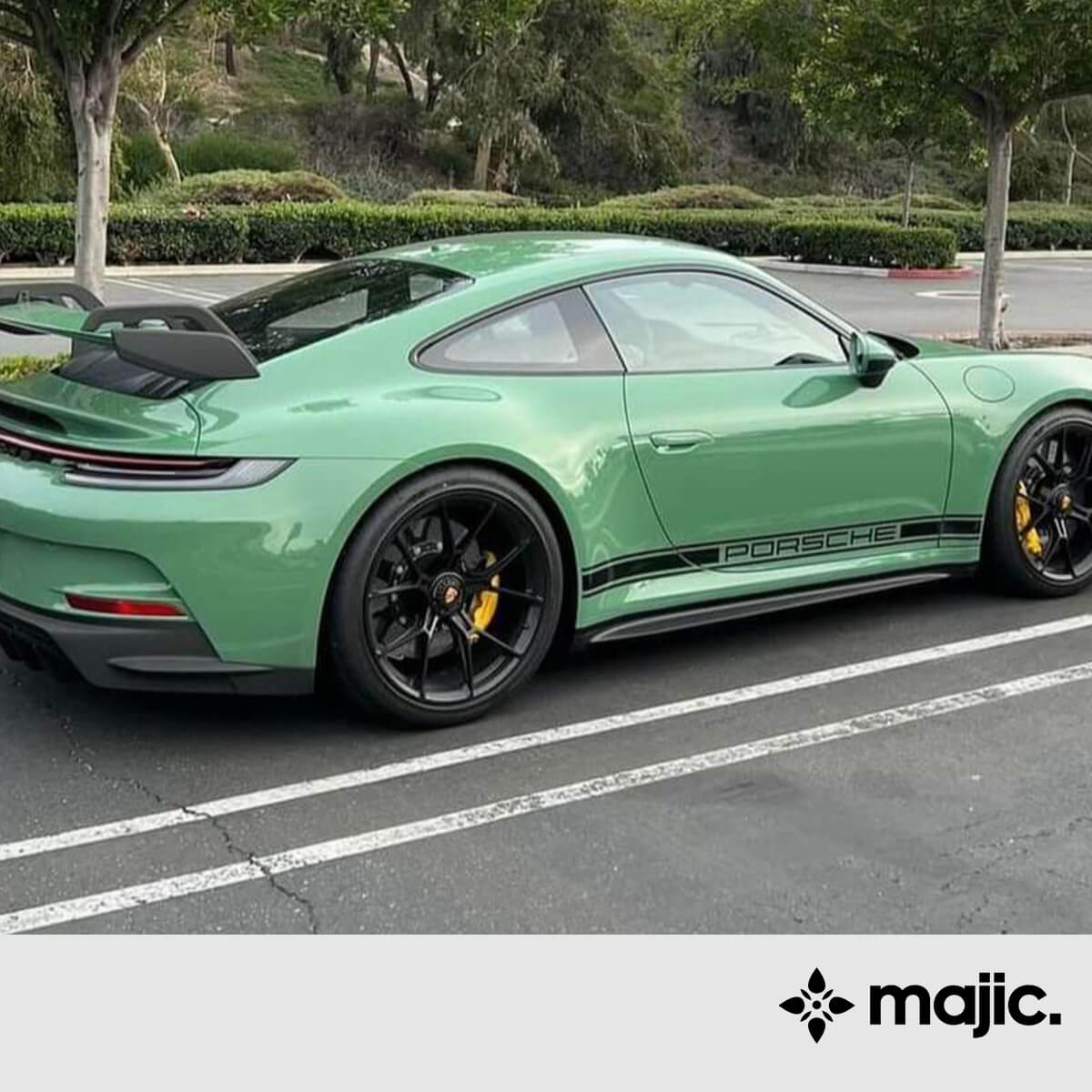 Porsche Auratium Green Paint (6AU)