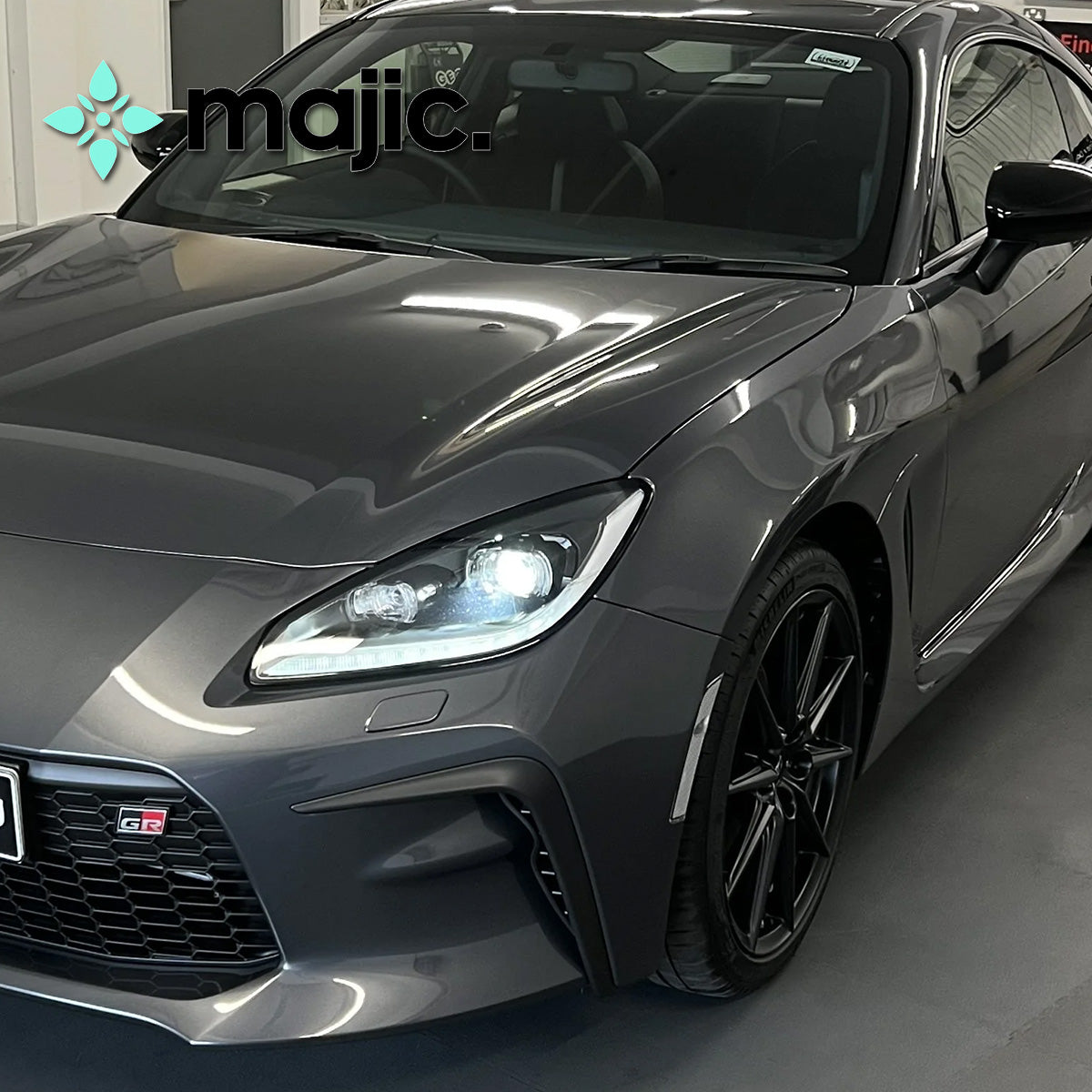 Toyota Magnetite Grey Paint (P8Y)